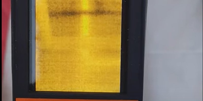 Termógrafo infrarrojo detectando temperatura en tubería para plomería en Cali