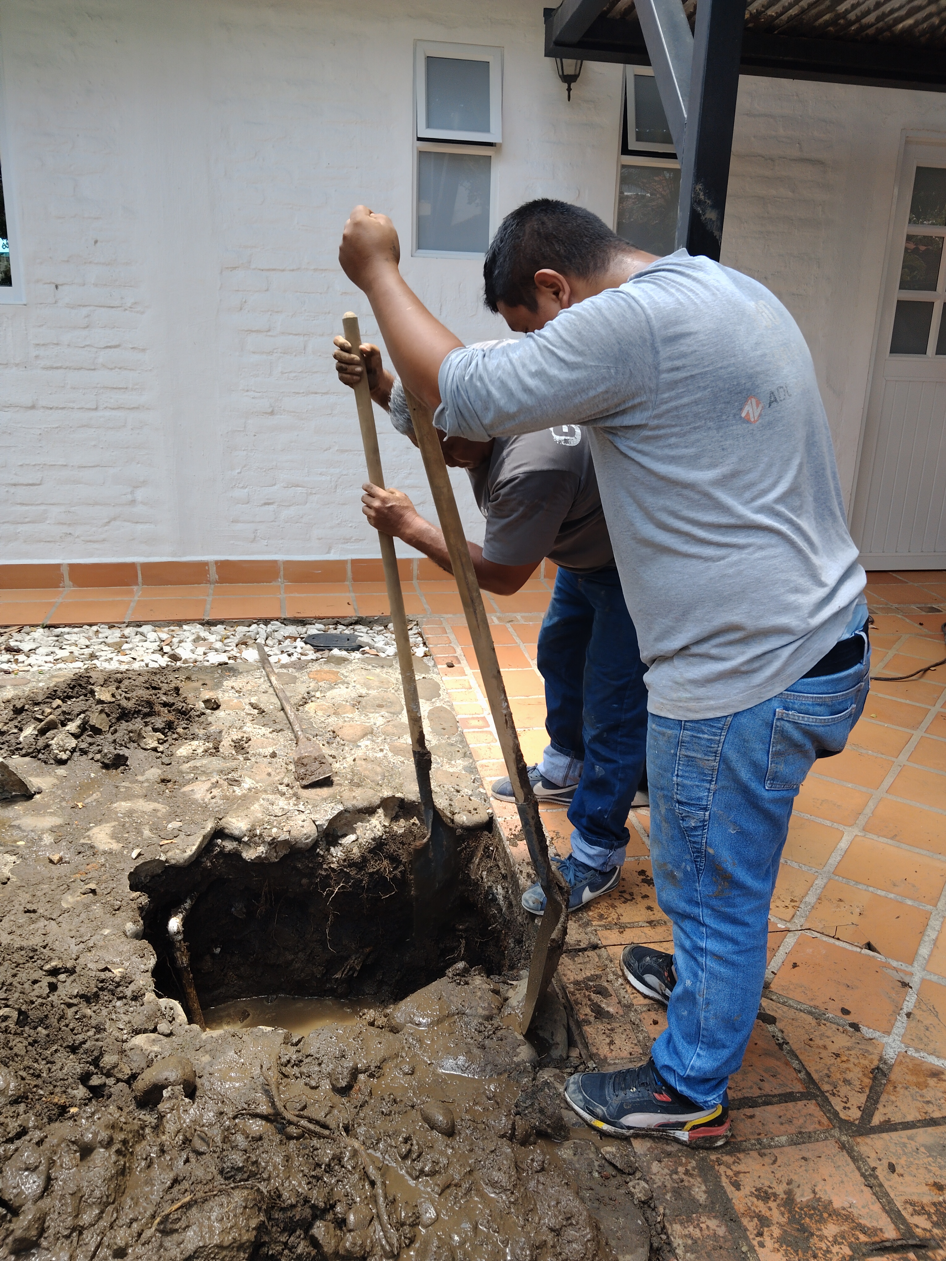 Trabajo real de detección de fuga con geófono en Cali #1