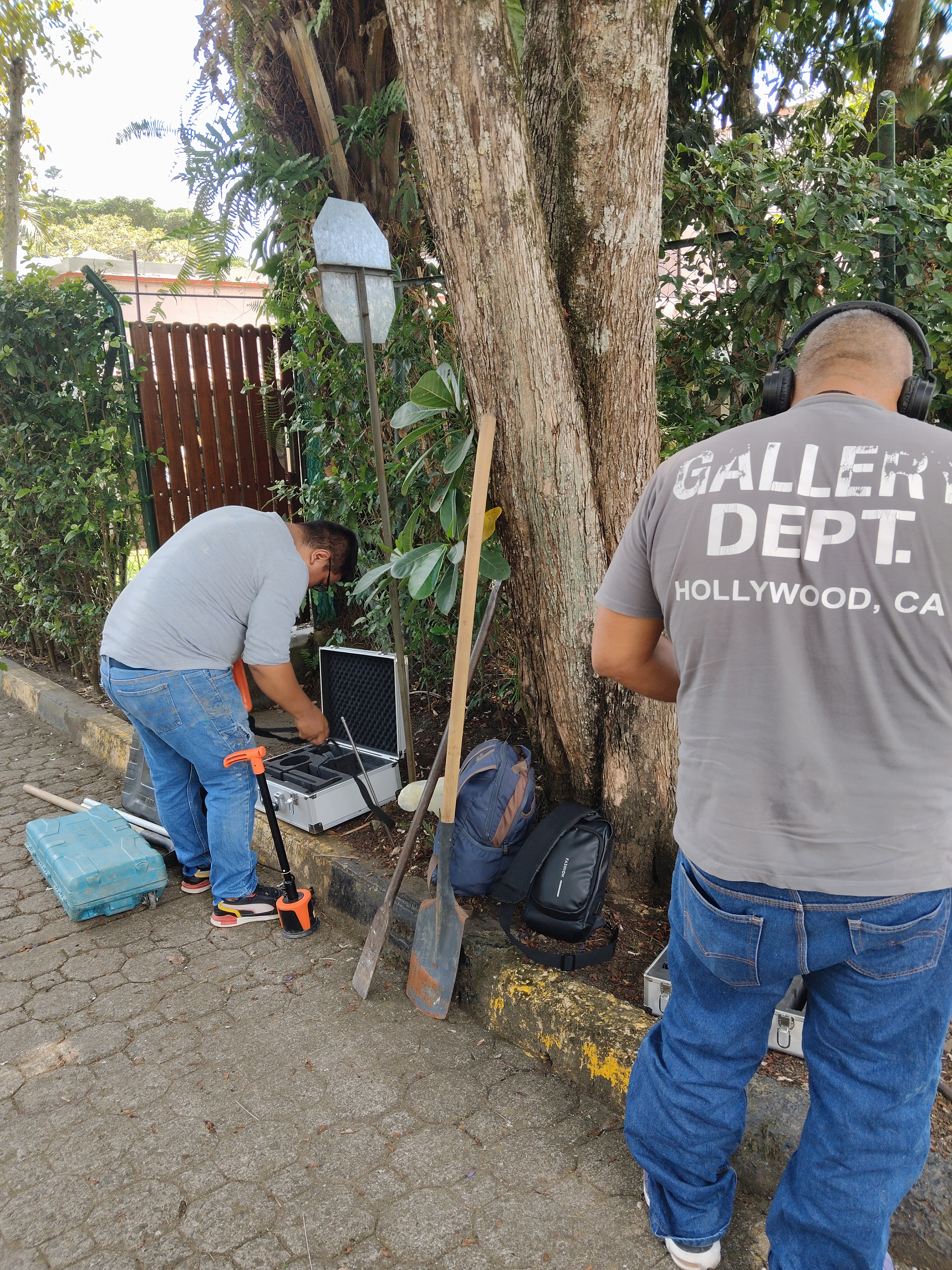 Trabajo real de detección de fuga con geófono en Cali #2