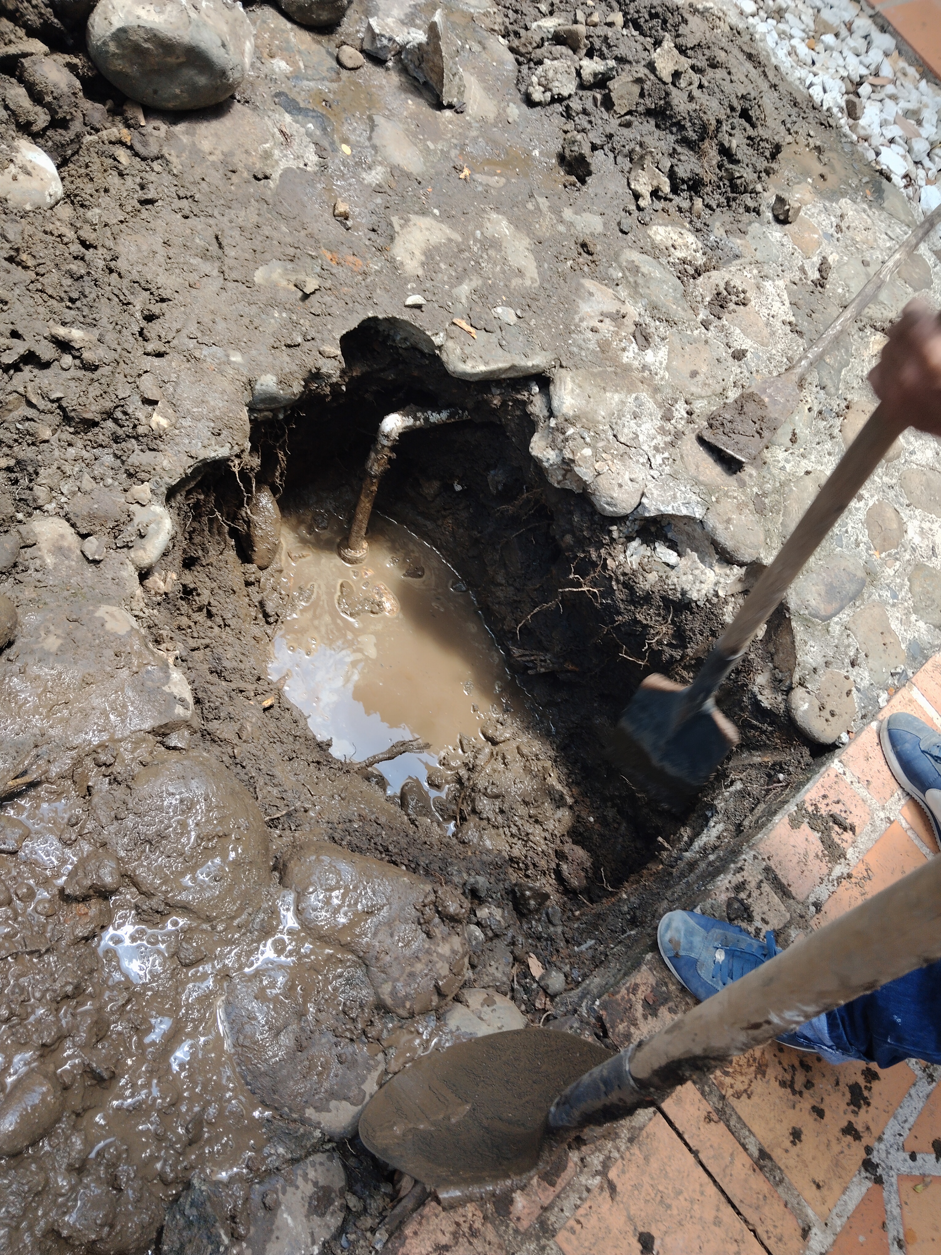 Trabajo real de detección de fuga con geófono en Cali #3
